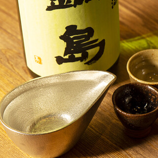 A selection of sake from all over the country and shochu from Kyushu to enhance your cuisine.