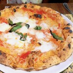 Pizzeria Bakka M'unica - マルゲリータスペシャル（トマトソース、旨い水牛モッツァレラチーズ、バジル）1408円