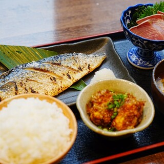 Lunch where you can enjoy both meat and fish in luxury ♪ One free refill of rice