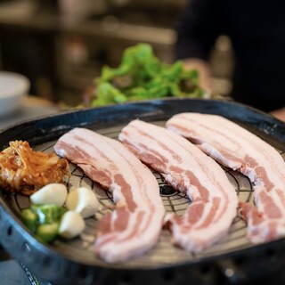 国産のお肉にこだわる、柔らかな「サムギョプサル」に注目！