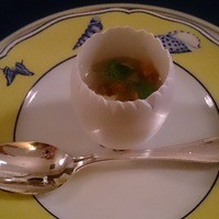 横濱元町 霧笛楼 - ①付き出し：惠寿卵のフラン マッシュルームのブルーテとコンキリエの食感
