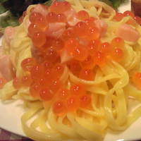 イル ギオットーネ 京都本店 - サーモンとイクラの生パスタはパスタ自体にあさりの塩気が入り絶妙の美味しさ
