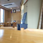 やぶ善 - 店内中央のテーブル席から奥方向。