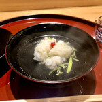 礒田 - 牡丹鱧と三田蓴菜のお椀　鰹出汁が香ります