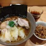 自家製麺 ロビンソン - 特製中華そば+のり+メンマ