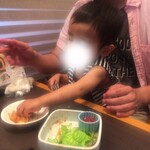 Shabushabu Nihon Ryouri Kisoji - 子供用の椅子もありますが、結局パパの膝の上w