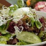 焼肉さくら亭 - 味付けサラダ550円　焼肉と非常に相性のいいさくら亭自慢の絶品サラダです！