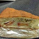 バックシュトゥーベ - ディルとネクタリンのケーキ(^^)
      かなりオトナ味です(-_^)