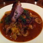 ラ・ブリーズ - ふっくら厚みがある、鶏もも肉のソテー、ソース・シャスール