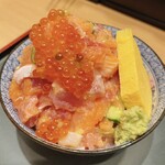 築地 海鮮丼 大江戸 - いただき丼