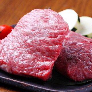 We provide fresh Matsusaka beef at reasonable prices through our unique purchasing route.