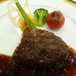 特選壱岐牛フィレ肉の照り焼き　編笠茸のボルドレーズソース温野菜をあしらって