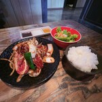 Nikuichiba Dragon Meat - 山盛りカルビランチ