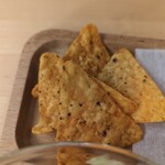 フミクラ - チップスが添えられている