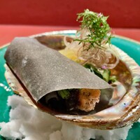 Ji-Cube - 鮑の酒蒸しの揚げ物 肝と甜麺醤 北京ダック仕立て