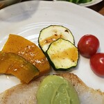 キッチン ブルー グローブ - 備え付け野菜のアップ