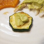 キッチン ブルー グローブ - ズッキーニにも、白だし仕立てアボカドソース