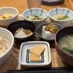 Gemmai Shokudou Aen - あえんの玄米 朝定食 740円。
