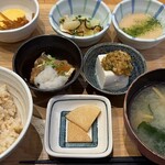 Gemmai Shokudou Aen - あえんの玄米 朝定食 740円。