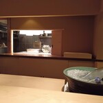 伯雲 - 何やら奥でゴソゴソ