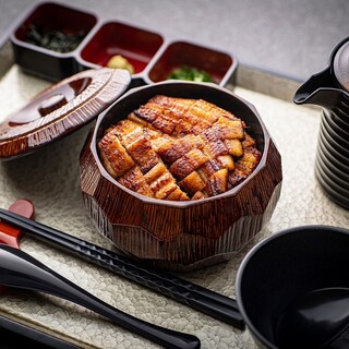 可以享受四種吃法的蒲燒鰻魚飯