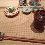 伯雲 - 食事セットの準備中。今回は何かな〜