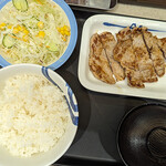 松屋 東郷PA(下り線)店 - 肉2枚肉厚豚焼肉定食 750円