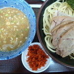 舎鈴 - 赤辛つけ麺（中） トッピング：チャーシュー