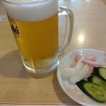 竜菜チャイナレストラン - 生ビール（小）¥450/税込 ＆ お通し（サービス）