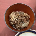 びわ湖大津プリンスホテル - 近江牛の牛丼のみです。掬うときに油を入れ過ぎました。味は美味しかったです。