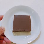 アカシエ - ◎テリーヌショコラ　ねっとり食感のチョコを食べたのは初めてです^_^
      カカオ70%の濃厚チョコに生クリームのまろやかさ＋ラム酒香る大人のチョコレートケーキ