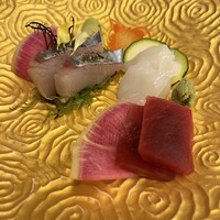 花蝶 銀座本店 - さわら、モンゴウイカ、まぐろ