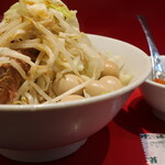 ラーメン二郎 - 汁なし半分＋ニンニク少し＋青ネギうずら
