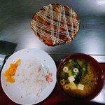 Suzuran - 令和5年8月 ランチタイム
                      お好み焼き定食 税込700円
                      豚玉、ご飯、みそ汁、漬けもの