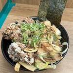 伝説のすた丼屋 - 唐揚げ合盛り極魚介豚骨厚切すき丼 並盛り 1380円