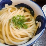 乃きや - ⑤ひやひやうどん(税込380円)
            つゆは昆布(北海道三大)&いりこ(瀬戸内海産)、無添加醤油(香川県小豆島産)だそうですが、冷や冷やなのでスッキリしており、気持ち塩味はあるけど良い感じでした