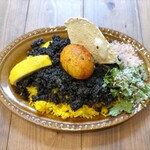 創作スパイス料理 Petti - イカ墨ポークキーマカレー(スパイス玉子トッピング)
