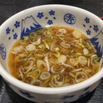 東勝軒○秀 - 冷やし肉つけ麺（スープ）