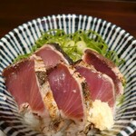 寿製麺 よしかわ - 藁焼きカツオ丼