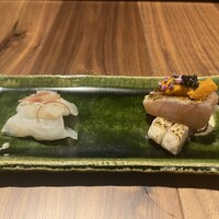 和食しんくろ - 静岡県沼津港直送のどぐろの炙り
                    雲丹キャビア花穂
                    青森県産 天然平目
                    煎り酒茗荷