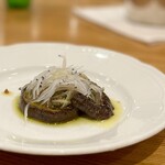 La Stalla - 上の魚はサッパリ食感よくて、その下に煮詰めた強い味の魚がいて、オリーブオイルしみた茄子！！ 酒めっちゃ進むわー！！うめー！