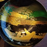 和食 浜木綿 - お椀の蓋の内側には伊勢志摩の風景。2枚の違いを探すのも楽しい