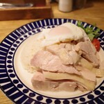 海南鶏飯本舗 - 看板のカオマンガイ