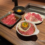 Shinjuku Yakiniku Buruzu - ローストビーフ丼に焼肉！