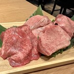 焼肉一心たん助 旦 - 