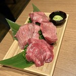 焼肉一心たん助 旦 - 