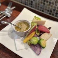 BELON 渋谷店 - ③有機野菜の温かいロースト牡蠣で作るバーニャカウダソースで980円