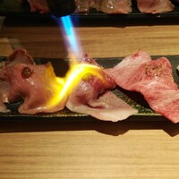 肉と日本酒いぶり 有楽町店 - ワサビもろともバーナーでブワーーーッ！と