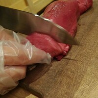 肉と日本酒いぶり 有楽町店 - 目の前で好きな量をスライス！