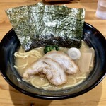 Yokohama Ie Keira-Men Shou - 醤油ラーメン980円